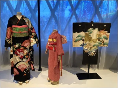 Le kimono se porte du côté gauche pour senrouler vers le flanc droit. Si c'est l'inverse, quelle en est la signification ?