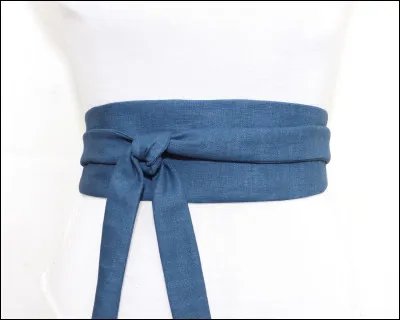 Comment se nomme la large ceinture qui lui est associée ?