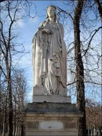 Née vers 474 et morte autour de 545, de qui la reine Clotilde fut-elle l'épouse ?