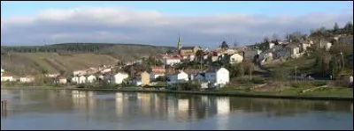 Je vous emmène maintenant en Lorraine, à la frontière luxembourgeoise, à Contz-les-Bains. Village viticole sur la rive gauche de la Moselle, dans le Pays de Sierck, il se situe dans le département ...
