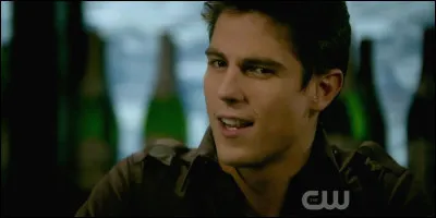 Dans la saison 1, qui est en réalité Ben, le garçon avec qui elle a eu un rencard ?