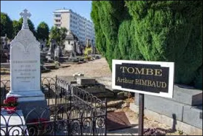 Dans quelle ville Arthur Rimbaud meurt-il à l'hôpital de la Conception des suites de l'amputation d'une jambe ?