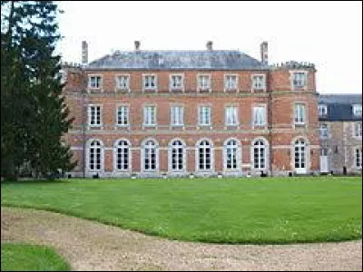 Voici le château de Denonville. Village Eurélien, il se situe en région ...