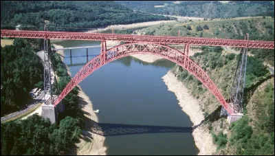 Qui a réalisé ''Le viaduc de Garabit'', célèbre pont ferroviaire qui franchit les gorges de la Truyère situées dans le département du Cantal ?