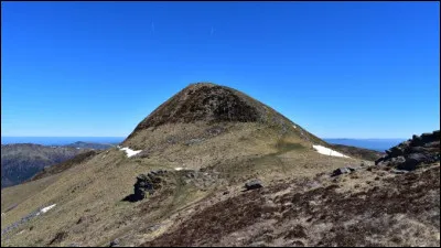 Quel est le nom du point culminant des monts du Cantal ?