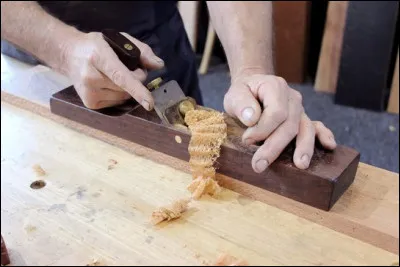 Quel est le nom de cet outil de menuisier ?