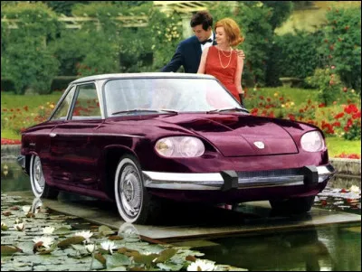 Ce coupé sorti en 1963 fut le dernier modèle d'un constructeur automobile français pourtant l'un des premiers. De quel constructeur s'agit-il ?