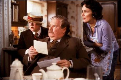 Quel est le numéro de la chambre de Harry lorsqu'il va à l'hôtel avec les Dursley ?