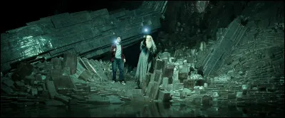 De quelle couleur est la potion bue par Dumbledore dans la caverne ?