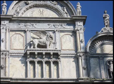 Quelle récompense le Festival du film de Venise offre-t-il pour le meilleur film de la compétition ?