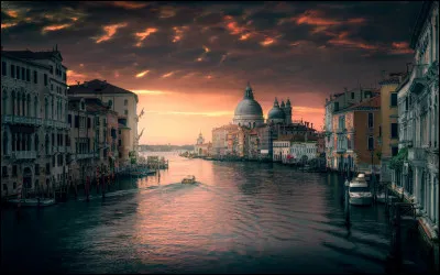 À quel chanteur doit-on le titre "Venise n'est pas en Italie" ?