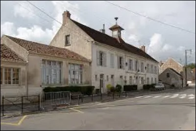 Village de l'arrondissement de Provins, sur les bords du Petit Morin, Sablonnières se situe en région ...