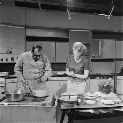 ''Art et Magie de la cuisine'', était une émission culinaire présentée de 1954 à 1967 par le cuisinier Raymond Oliver accompagné d’une speakerine, mais laquelle ?