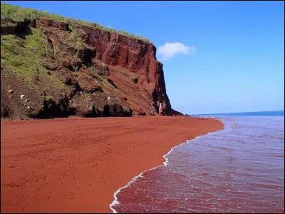 Que signifie le drapeau rouge à la plage ?