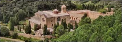 Quelle est cette ancienne abbaye cistercienne construite autour de 1100, située près de Narbonne ?