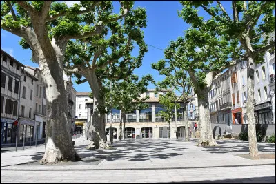 Quelle est cette ville, la troisième du département avec 12 400 habitants ?