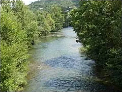 L'Aude, qui donne son nom au département, est un cours d'eau qui se jette dans ...