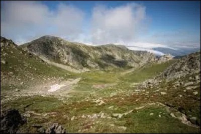 À quelle altitude situez-vous le point culminant du département de l'Aude ?