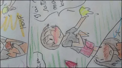 Ta boule de glace tombe du cornet mais tu la rattrapes. Que fais-tu ?