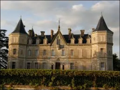 Je vous emmène en Occitanie la découverte du château de Monbrun. Village de l'arrondissement de Condom, il se situe dans le département ...