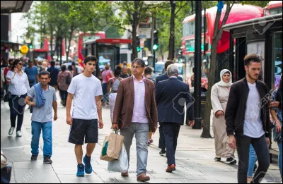 Quel groupe a chanté "People Are Strange" ?