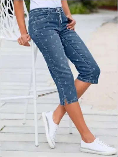 Quel nom donne-t-on au pantalon étroit dont la jambe sarrête entre le genou et le mollet ?