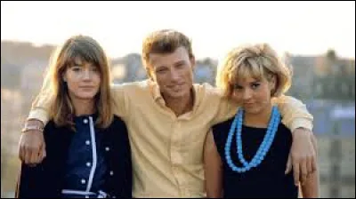 Durant quelle décennie le magazine intitulé "Salut les copains" est-il apparu ?