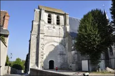 Je vous emmène à présent à Saint-Dyé-sur-Loire. Commune de l'aire d'attraction Blésoise, elle se situe dans le département ...