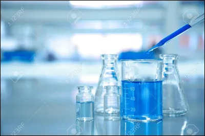 Dans le domaine de la science, à quoi peut se référer le terme "clé" ?