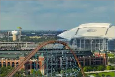 Cette ville de près de 400 000 habitants fait partie de la région métropolitaine DallasFort Worth :