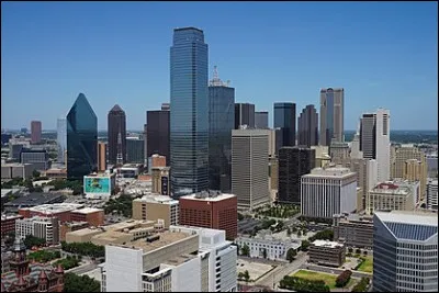 C'est la 3e ville texane avec 1,3 millions d'habitants et le centre de la plus importante aire urbaine du sud des Etats-Unis avec 7,6 millions :
