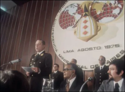 Août 1975 - Conférence de Lima > Les 77 pays "non-alignés" déclarent conjointement que ''le sionisme représente... [Complétez !]