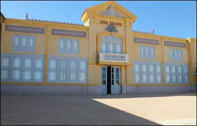Dans quelle ville ''L'Eden Théâtre'' (la plus ancienne salle de cinéma du monde) est-elle située ?