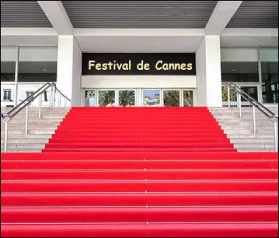 Quelle récompense est la plus prestigieuse décernée à un film au ''Festival de Cannes'' (festival de cinéma international ) ?