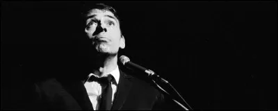 Comment s'appellent ces deux chansons : "Chanter et puis rire / Laisse-moi devenir / Y a des marins qui chantent / Les rêves qui les hantent" ?