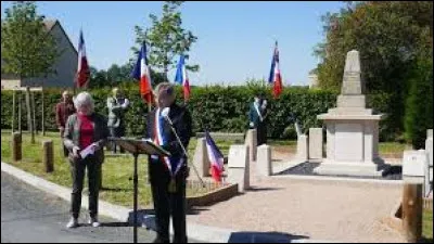 Cette cérémonie devant le monument de Vaussujean. Hameau Creusois, dépendant du village de Saint-Sébastien, il se situe dans l'ex région ...