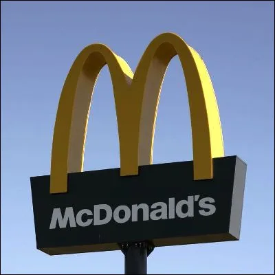 Quelle préparation au shaker inventée en 1885 est devenue très populaire dans les années 1950 sous limpulsion des restaurants McDonalds ?