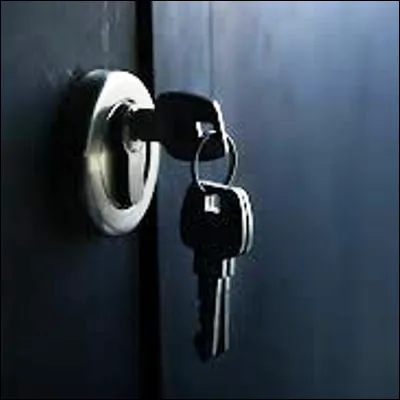 Quel écrivain a publié lessai "Des clefs et des serrures" ?