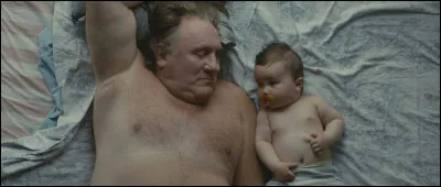 Dans ..., un homme qui vit seul et ne fréquente personne s'occupe du bébé d'une voisine.