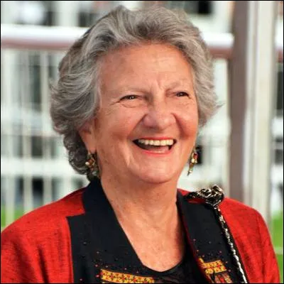 Dans quelle sitcom française Marthe Villalonga joue-t-elle le rôle de laide ménagère Rose ?