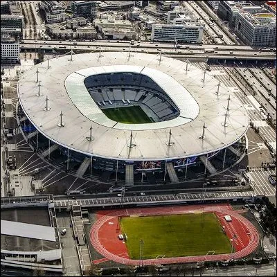 Dans quel département dÎle-de-France se trouve le Stade de France ?