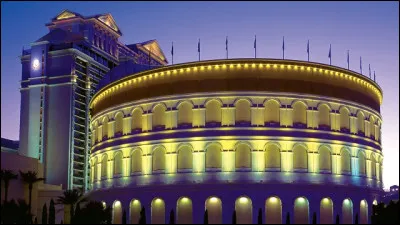 Quelle star de la chanson s'est produite pendant 8 ans au ''Colosseum du Caesars Palace'' à Las Vegas ?