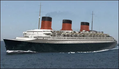 Quel paquebot a été surnommé "vaisseau de lumière" ?