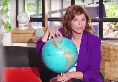 Qui présente l'émission "Invitation au voyage" sur Arte depuis 2017 ?