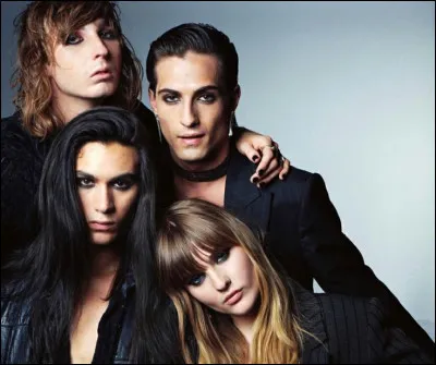 La deuxième chanson se nomme "Recovery", mais peux-tu retrouver les paroles ?

Hi, this is Maneskin y'all, are you ready ?
Skibily bon, bon, bon, yeah