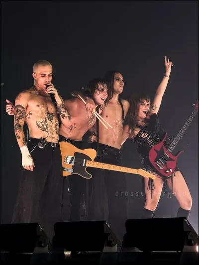 Enfin, la dernière s'appelle "You Need Me, I Don't Need You", mais l'originale est de