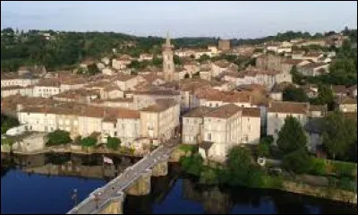 Quelle est cette petite sous-préfecture de 2 700 habitants, située dans le nord-est du département, dans la Charente limousine ?