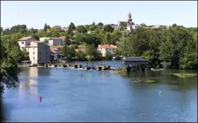 La Charente, cours d'eau qui donne son nom au département se jette dans ...