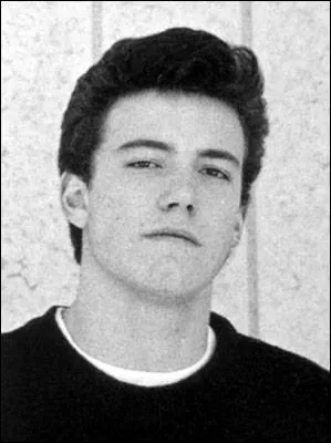 C'est une photo quand il tait au collge. Qui est-ce ?