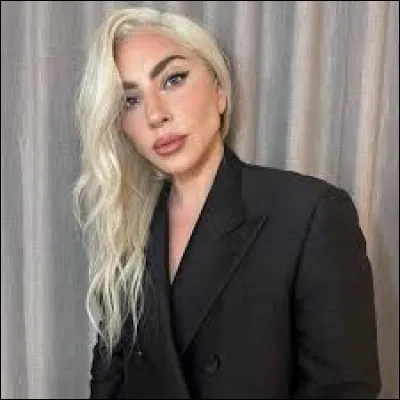 Lady Gaga a sorti son premier tube "Just Dance" durant les années 2010.